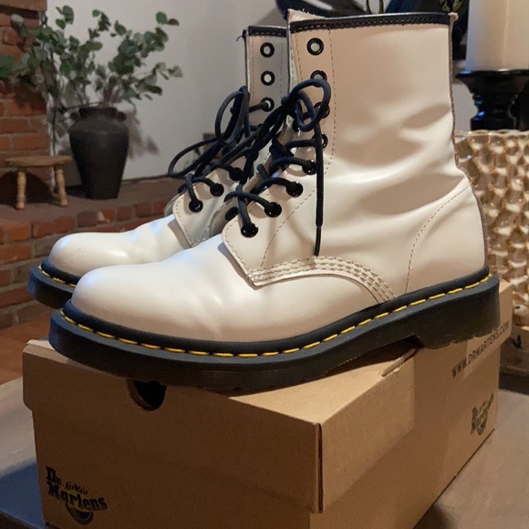 Dr. Martens White 1460 boots size 8 - Picture 2 of 7